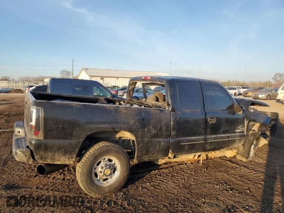 2003 Chevrolet Silverado 2500HD LT z VIN 1GCHK29133E174723, wystawiony jako Copart lot #47583165 z przebiegiem Nie podano mil oraz Szkoda całkowita • Salvage title. Historia ofert i sprzedaży dostępna na DreamBid. Obrazek 3.