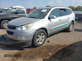 2009 Chevrolet Traverse 1LT z VIN 1GNEV23D19S135613, wystawiony jako IAAI lot #43244861 z przebiegiem 227 809 mil mil oraz . Historia ofert i sprzedaży dostępna na DreamBid. Obrazek 2.