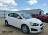 2012 Chevrolet Sonic LS с VIN 1G1JA6SH6C4128885, выставлен на аукционе Copart как лот 56676225 с пробегом 141 631 миль миль и Чистый • Clean title. История ставок и продаж доступна на DreamBid. Изображение 4.