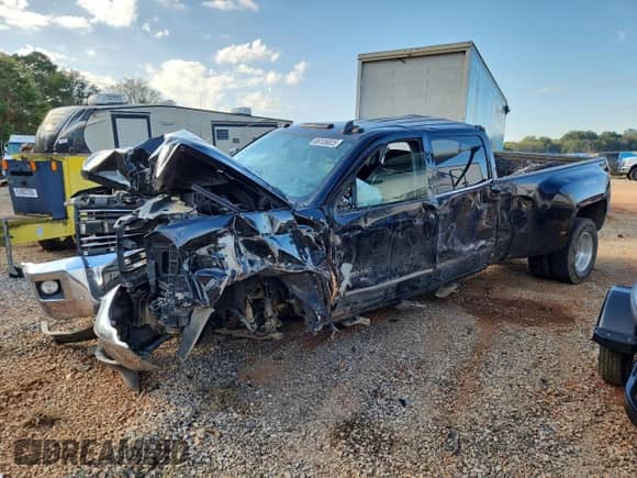 2015 Chevrolet Silverado 3500HD LTZ with VIN 1GC4K0C86FF526989, listed as a Copart auction lot 86106825 with Not provided miles and Salvage title. Bid and sale history available at DreamBid. Image 1.