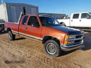 1998 Chevrolet Silverado 2500 z VIN 1GCGC29R8WE201711, wystawiony jako IAAI lot #41260361 z przebiegiem 245 744 mil mil oraz . Historia ofert i sprzedaży dostępna na DreamBid. Obrazek 1.