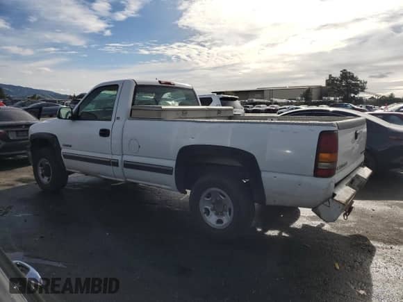 1999 Chevrolet Silverado 2500 с VIN 1GCGK24U5XE230695, выставлен на аукционе Copart как лот 44050175 с пробегом 215 911 миль миль и Списание • Salvage title. История ставок и продаж доступна на DreamBid. Изображение 2.