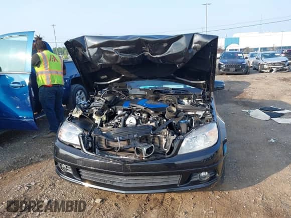 2010 Mercedes-Benz C 300 Sport с VIN WDDGF5EB1AR119649, выставлен на аукционе IAAI как лот 42941029 с пробегом 94 708 миль миль и . История ставок и продаж доступна на DreamBid. Изображение 12.