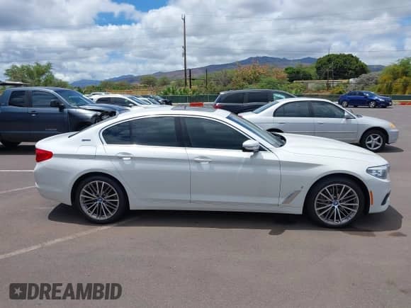 2019 BMW 5 Series 530e с VIN WBAJA9C56KB254619, выставлен на аукционе IAAI как лот 42455406 с пробегом 25 711 миль миль и . История ставок и продаж доступна на DreamBid. Изображение 13.