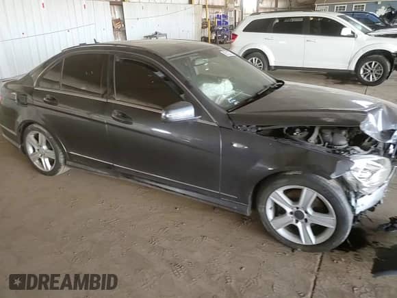 2011 Mercedes-Benz C 300 Sport z VIN WDDGF8BB9BR156620, wystawiony jako Copart lot #85913575 z przebiegiem Nie podano mil oraz Szkoda całkowita • Salvage title. Historia ofert i sprzedaży dostępna na DreamBid. Obrazek 13.