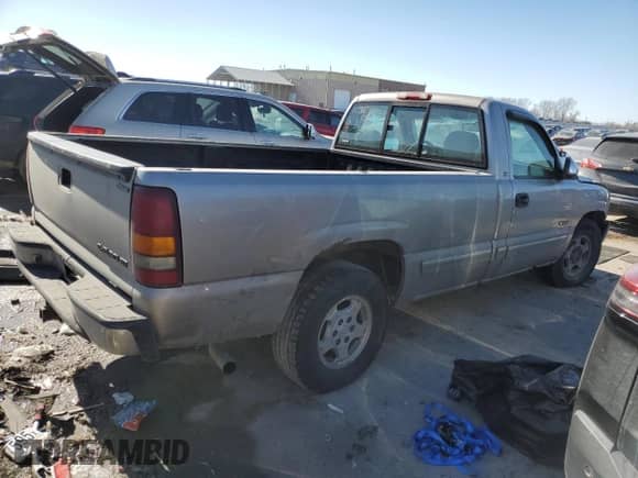 2000 Chevrolet Silverado 1500 LS with VIN 1GCEC14T3YE281264, listed as a Copart auction lot 42632875 with 209,374 mi miles and Salvage title. Bid and sale history available at DreamBid. Image 3.