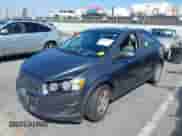 2013 Chevrolet Sonic LS с VIN 1G1JA5SG5D4148967, выставлен на аукционе IAAI как лот 43342596 с пробегом 132 076 миль миль и . История ставок и продаж доступна на DreamBid. Изображение 2.