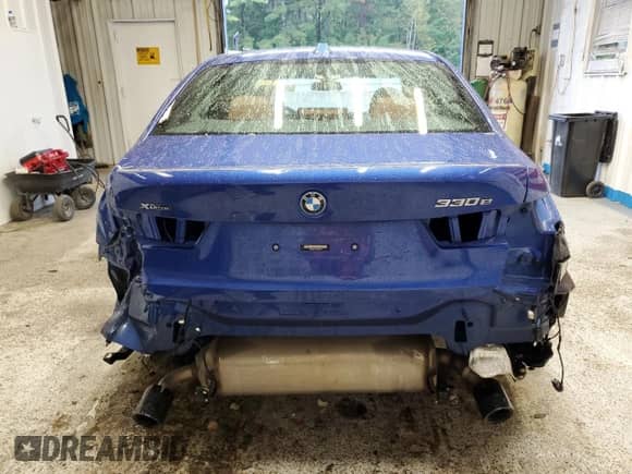 2023 BMW 3 Series 330e xDrive с VIN 3MW39FS06P8C90874, выставлен на аукционе Copart как лот 82032605 с пробегом 11 190 миль миль и Списание • Salvage title. История ставок и продаж доступна на DreamBid. Изображение 6.