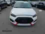 2021 Hyundai Veloster z VIN KMHT36AHXMU009908, wystawiony jako Copart lot #70664983 z przebiegiem 25 813 mil mil oraz . Historia ofert i sprzedaży dostępna na DreamBid. Obrazek 5.