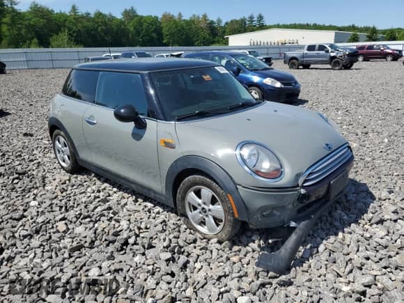2014 MINI Hardtop with VIN WMWXM5C51ET933450, listed as a Copart auction lot 56686374 with 82,100 mi miles and Salvage title. Bid and sale history available at DreamBid. Image 4.