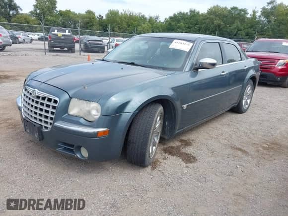 2006 Chrysler 300 C with VIN 2C3KA63H96H197012, listed as a IAAI auction lot 43184275 with 206,889 mi miles and . Bid and sale history available at DreamBid. Image 2.