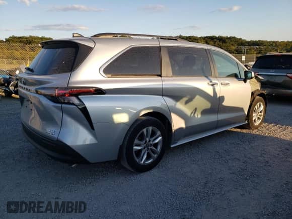 2023 Toyota Sienna XLE z VIN 5TDJRKEC2PS146951, wystawiony jako Copart lot #70893975 z przebiegiem 38 403 mil mil oraz Szkoda całkowita • Salvage title. Historia ofert i sprzedaży dostępna na DreamBid. Obrazek 3.