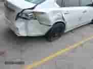 2015 Nissan Altima S z VIN 1N4AL3AP6FC230390, wystawiony jako IAAI lot #43233488 z przebiegiem 117 707 mil mil oraz . Historia ofert i sprzedaży dostępna na DreamBid. Obrazek 6.