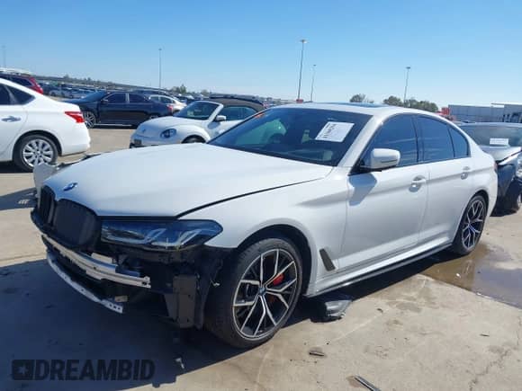 2022 BMW 5 Series 540i с VIN WBA53BJ08NCJ98210, выставлен на аукционе IAAI как лот 41369294 с пробегом 27 330 миль миль и . История ставок и продаж доступна на DreamBid. Изображение 2.