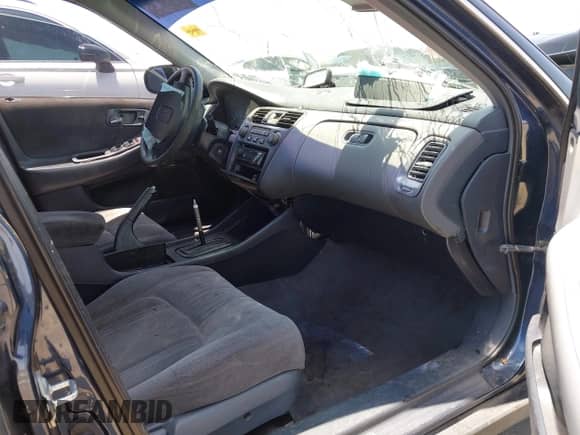 2000 Honda Accord LX z VIN JHMCG5647YC018312, wystawiony jako IAAI lot #42467199 z przebiegiem 322 417 mil mil oraz . Historia ofert i sprzedaży dostępna na DreamBid. Obrazek 5.