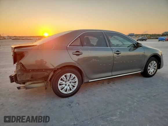 2014 Toyota Camry XLE z VIN 4T4BF1FK1ER378948, wystawiony jako Copart lot #85004115 z przebiegiem 151 585 mil mil oraz Szkoda całkowita • Salvage title. Historia ofert i sprzedaży dostępna na DreamBid. Obrazek 3.