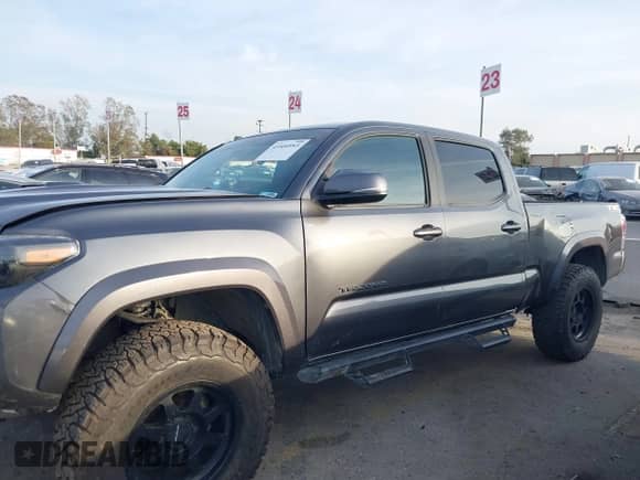 2021 Toyota Tacoma SR5 z VIN 3TMDZ5BN2MM108586, wystawiony jako IAAI lot #41604953 z przebiegiem 65 422 mil mil oraz . Historia ofert i sprzedaży dostępna na DreamBid. Obrazek 14.