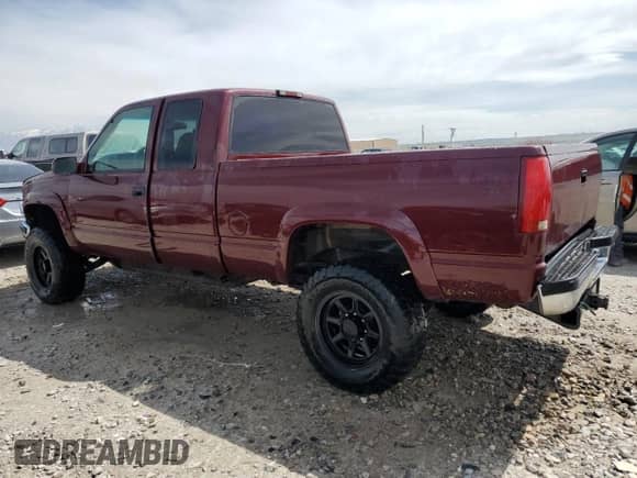 1997 Chevrolet Silverado 2500 с VIN 1GCGK29J0VE155562, выставлен на аукционе Copart как лот 52716745 с пробегом 228 506 миль миль и Списание • Salvage title. История ставок и продаж доступна на DreamBid. Изображение 2.
