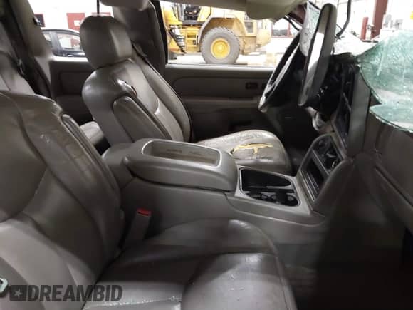 2005 GMC Sierra 1500 SLE with VIN 2GTEK19B551288460, listed as a IAAI auction lot 41543395 with 303,314 mi miles and . Bid and sale history available at DreamBid. Image 5.