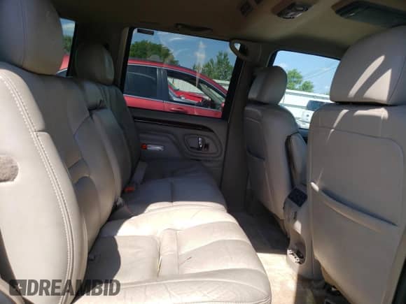 2000 Cadillac Escalade z VIN 1GYEK13R7YR128401, wystawiony jako Copart lot #46227845 z przebiegiem 110 194 mil mil oraz Nie do naprawy • Non repairable. Historia ofert i sprzedaży dostępna na DreamBid. Obrazek 11.