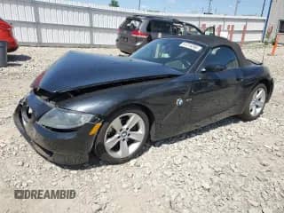 2006 BMW Z4 3.0i с VIN 4USBU33526LW59527, выставлен на аукционе Copart как лот 61215295 с пробегом 104 071 миль миль и На запчасти • Non repairable. История ставок и продаж доступна на DreamBid. Изображение 1.