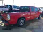 2000 GMC Sierra 1500 SLE z VIN 1GTEC19V4YZ273841, wystawiony jako IAAI lot #41981942 z przebiegiem 357 003 mil mil oraz . Historia ofert i sprzedaży dostępna na DreamBid. Obrazek 4.