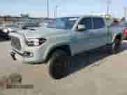 2022 Toyota Tacoma SR5 z VIN 3TYDZ5BNXNT015367, wystawiony jako Copart lot #68380495 z przebiegiem 46 301 mil mil oraz Szkoda całkowita • Salvage title. Historia ofert i sprzedaży dostępna na DreamBid. Obrazek 1.