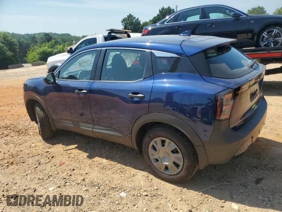 2025 Nissan Kicks S z VIN 3N8AP6BA5SL376065, wystawiony jako Copart lot #62135115 z przebiegiem 1 477 mil mil oraz Szkoda całkowita • Salvage title. Historia ofert i sprzedaży dostępna na DreamBid. Obrazek 2.