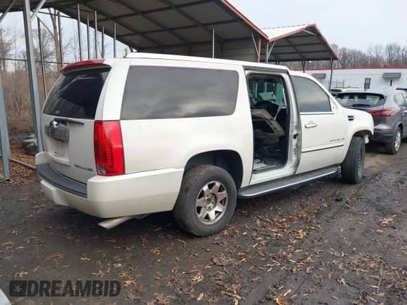 2014 Cadillac Escalade ESV Luxury с VIN 1GYS4HEF4ER218433, выставлен на аукционе IAAI как лот 41152677 с пробегом 51 315 миль миль и . История ставок и продаж доступна на DreamBid. Изображение 4.