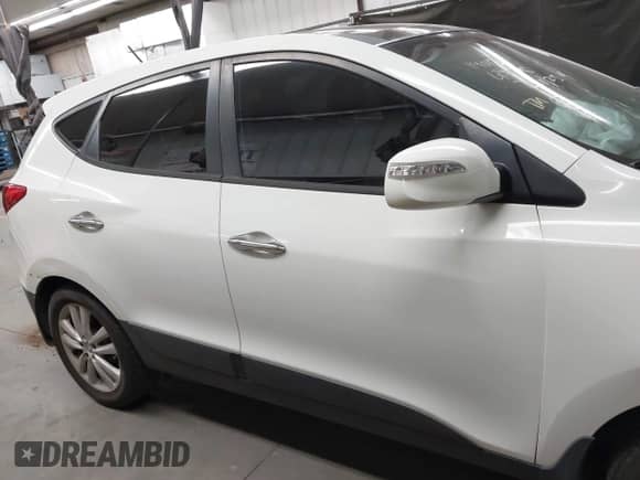 2011 Hyundai Tucson Limited with VIN KM8JU3AC6BU220687, listed as a IAAI auction lot 42828371 with 124,615 mi miles and . Bid and sale history available at DreamBid. Image 14.
