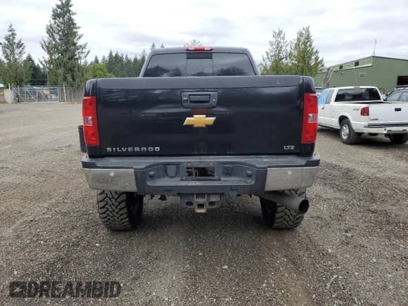 2013 Chevrolet Silverado 3500HD High Country z VIN 1GC4K1E89DF156508, wystawiony jako Copart lot #66989154 z przebiegiem 207 980 mil mil oraz Szkoda całkowita • Salvage title. Historia ofert i sprzedaży dostępna na DreamBid. Obrazek 6.