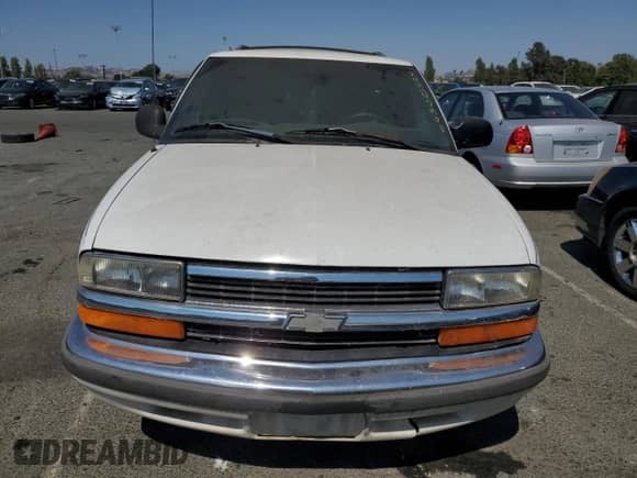 1998 Chevrolet Blazer LS with VIN 1GNCS13W9W2170326, listed as a Copart auction lot 64300524 with Not provided miles and Clean title. Bid and sale history available at DreamBid. Image 5.