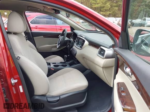 2018 Kia Sorento L with VIN 5XYPG4A31JG341655, listed as a IAAI auction lot 43392398 with 97,842 mi miles and . Bid and sale history available at DreamBid. Image 5.