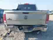 2013 Ram 1500 Big Horn z VIN 1C6RR7LT5DS621215, wystawiony jako IAAI lot #42881419 z przebiegiem 251 070 mil mil oraz . Historia ofert i sprzedaży dostępna na DreamBid. Obrazek 6.