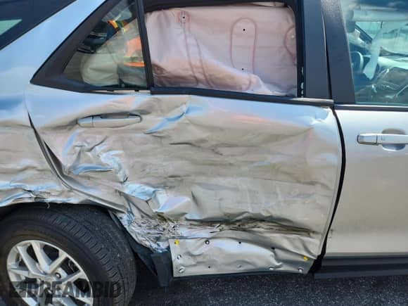 2022 Chevrolet Equinox LS z VIN 3GNAX5EV8NS118936, wystawiony jako Copart lot #84184195 z przebiegiem 40 380 mil mil oraz Szkoda całkowita • Salvage title. Historia ofert i sprzedaży dostępna na DreamBid. Obrazek 10.