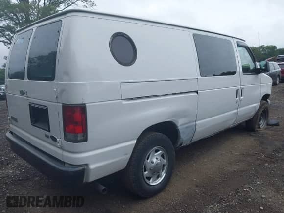 2009 Ford Econoline Cargo Commercial with VIN 1FTNE24WX9DA75473, listed as a IAAI auction lot 42751516 with 262,163 mi miles and . Bid and sale history available at DreamBid. Image 4.