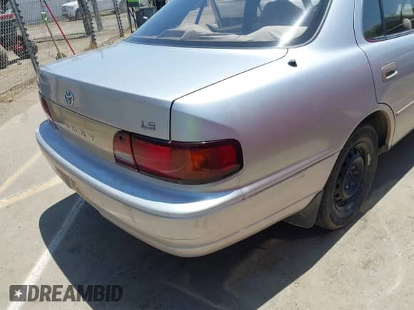 1995 Toyota Camry LE z VIN JT2SK12E0S0330606, wystawiony jako IAAI lot #42619849 z przebiegiem 188 034 mil mil oraz . Historia ofert i sprzedaży dostępna na DreamBid. Obrazek 12.