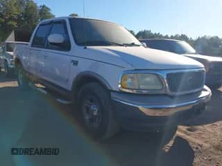 2003 Ford F-150 XLT z VIN 1FTRW07683KA87073, wystawiony jako IAAI lot #43424180 z przebiegiem Nie podano mil oraz . Historia ofert i sprzedaży dostępna na DreamBid. Obrazek 1.