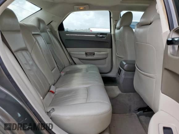 2010 Chrysler 300 C Hemi с VIN 2C3CA6CT6AH123564, выставлен на аукционе Copart как лот 60616435 с пробегом 169 045 миль миль и Списание • Salvage title. История ставок и продаж доступна на DreamBid. Изображение 11.