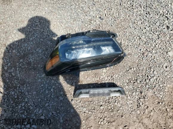 2017 Toyota Tacoma SR5 с VIN 3TMCZ5ANXHM083925, выставлен на аукционе Copart как лот 86180865 с пробегом 85 922 миль миль и Списание • Salvage title. История ставок и продаж доступна на DreamBid. Изображение 12.