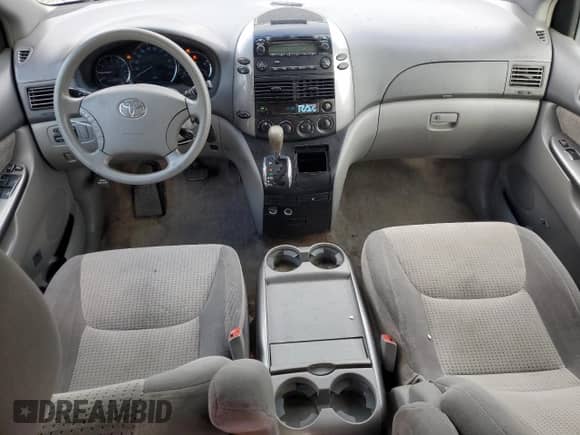 2009 Toyota Sienna CE с VIN 5TDZK23C69S239002, выставлен на аукционе Copart как лот 84813675 с пробегом 199 799 миль миль и На запчасти • Non repairable. История ставок и продаж доступна на DreamBid. Изображение 8.