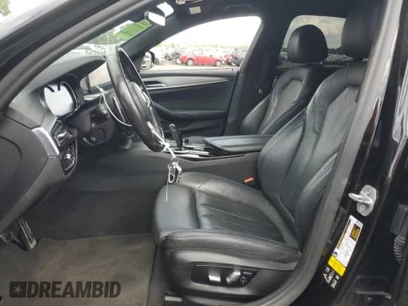 2017 BMW 5 Series 540i xDrive с VIN WBAJE7C37HG889433, выставлен на аукционе Copart как лот 68441375 с пробегом 91 871 миль миль и Списание • Salvage title. История ставок и продаж доступна на DreamBid. Изображение 7.