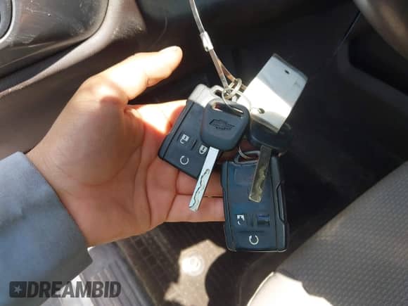 2015 Chevrolet Silverado 1500 LT z VIN 1GCVKREH9FZ230255, wystawiony jako IAAI lot #42810946 z przebiegiem 131 323 mil mil oraz . Historia ofert i sprzedaży dostępna na DreamBid. Obrazek 11.