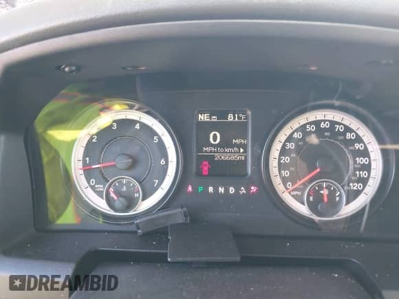 2014 Ram 1500 Express z VIN 3C6RR6KT0EG324163, wystawiony jako IAAI lot #43456901 z przebiegiem 206 685 mil mil oraz . Historia ofert i sprzedaży dostępna na DreamBid. Obrazek 7.