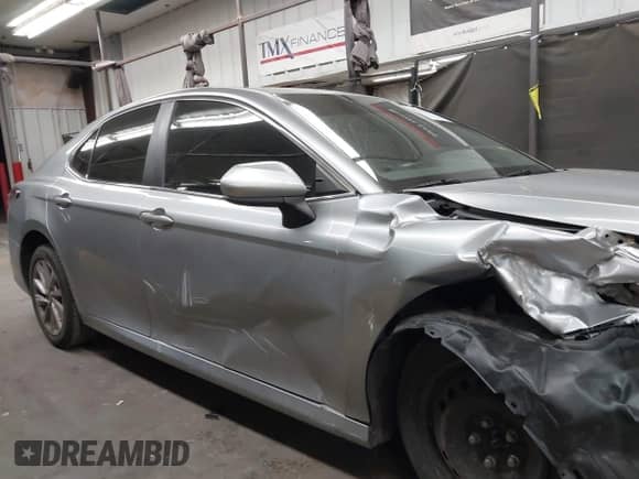 2023 Toyota Camry LE z VIN 4T1C11AK3PU761359, wystawiony jako IAAI lot #43274138 z przebiegiem 42 305 mil mil oraz . Historia ofert i sprzedaży dostępna na DreamBid. Obrazek 6.