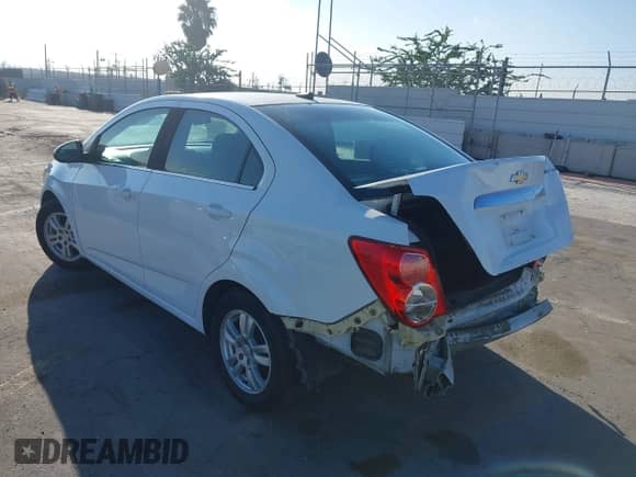 2013 Chevrolet Sonic LT z VIN 1G1JC5SG1D4163184, wystawiony jako IAAI lot #43299118 z przebiegiem 131 205 mil mil oraz . Historia ofert i sprzedaży dostępna na DreamBid. Obrazek 6.