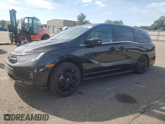 2025 Honda Odyssey Sport-L z VIN 5FNRL6H7XSB059368, wystawiony jako Copart lot #84730685 z przebiegiem 11 860 mil mil oraz Nie do naprawy • Non repairable. Historia ofert i sprzedaży dostępna na DreamBid. Obrazek 1.