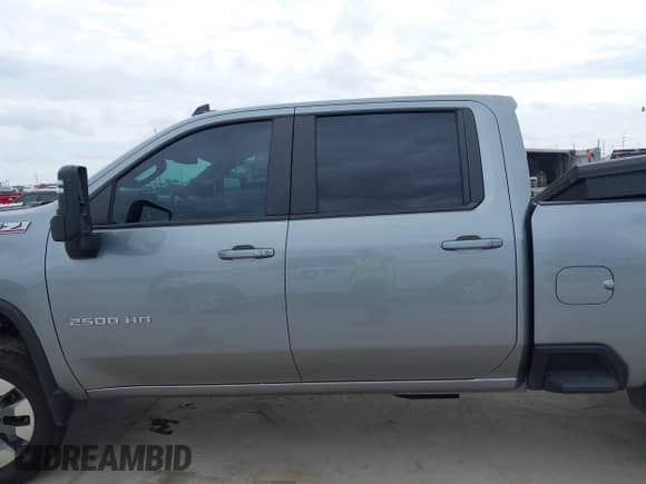 2024 Chevrolet Silverado 2500HD LT z VIN 2GC1YNEY1R1114874, wystawiony jako IAAI lot #42753597 z przebiegiem 56 169 mil mil oraz . Historia ofert i sprzedaży dostępna na DreamBid. Obrazek 15.