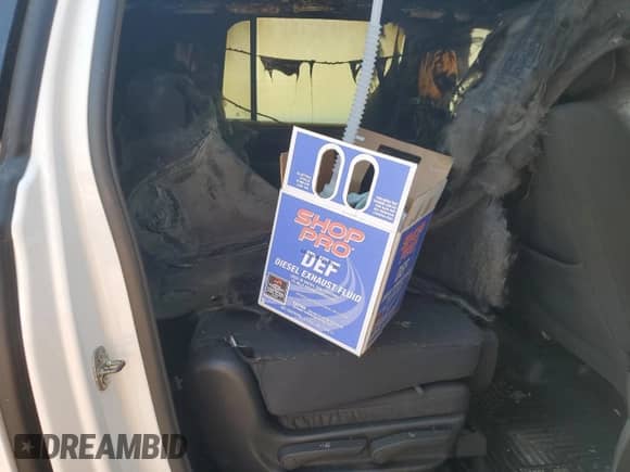 2022 Chevrolet Suburban LS z VIN 1GNSKBKD2NR226789, wystawiony jako Copart lot #54896545 z przebiegiem Nie podano mil oraz Nie do naprawy • Non repairable. Historia ofert i sprzedaży dostępna na DreamBid. Obrazek 11.