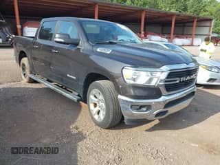 2019 Ram 1500 Big Horn z VIN 1C6RREFT4KN582466, wystawiony jako IAAI lot #42864292 z przebiegiem 80 838 mil mil oraz . Historia ofert i sprzedaży dostępna na DreamBid. Obrazek 1.